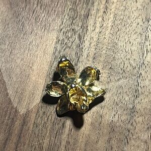 Vintage 1980’s Gold Plated Flower Brooch